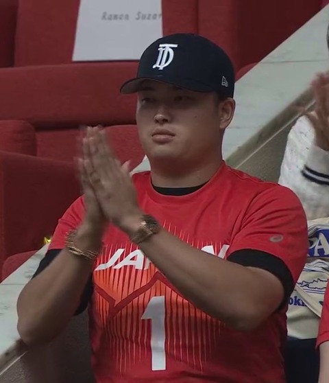 【画像】日本男子バレーの会場に野球の神が観に来ていた