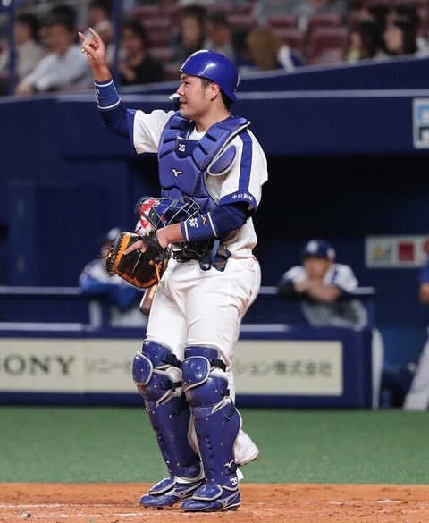 木下拓哉（31）.243 OPS .627　中村悠平（32）.266 OPS .698