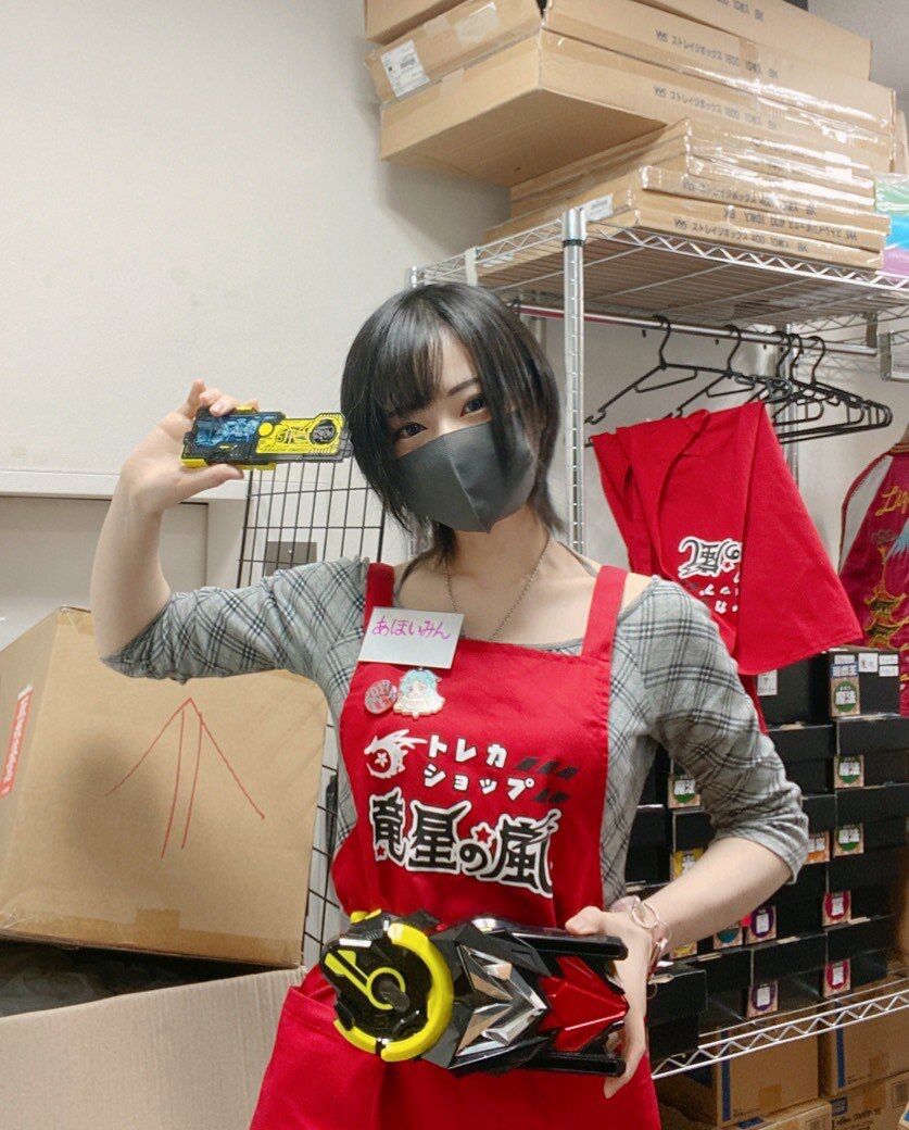 画像 カードショップで美人店員が見つかる 2ch野球まとめアンテナ