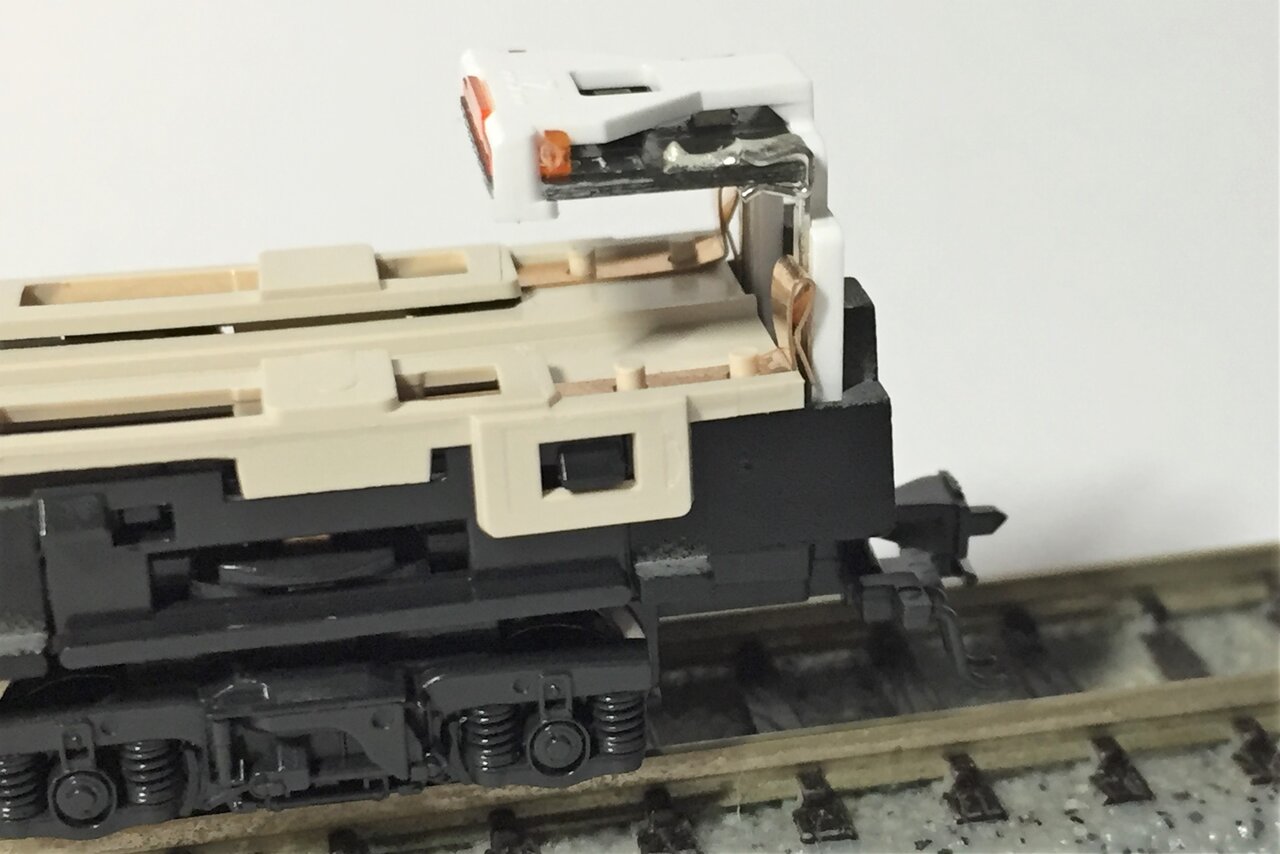 KATO 201系(中央線色) シングルアームパンタグラフ装備 KATO 201系(中央線色) シングルアームパンタグラフ装備