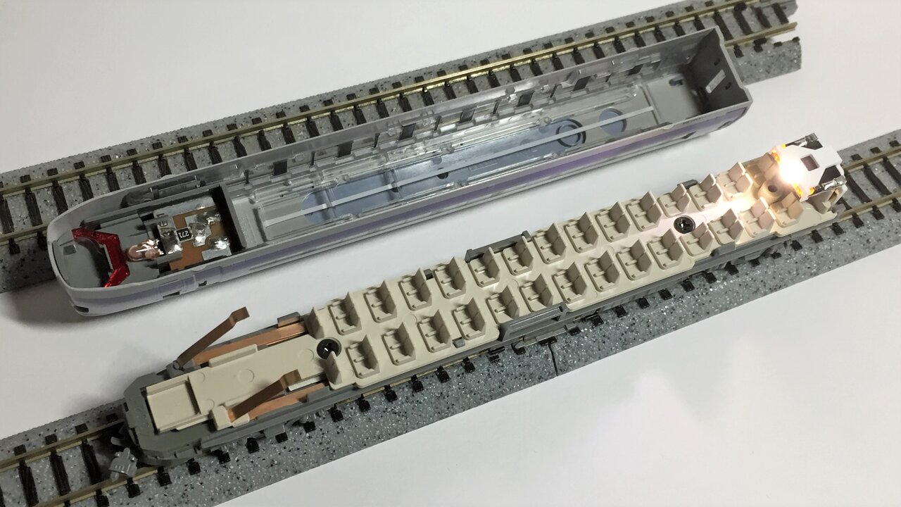 KATO新製品のE129系を買う(5.室内灯を取り付ける) | banbanさん