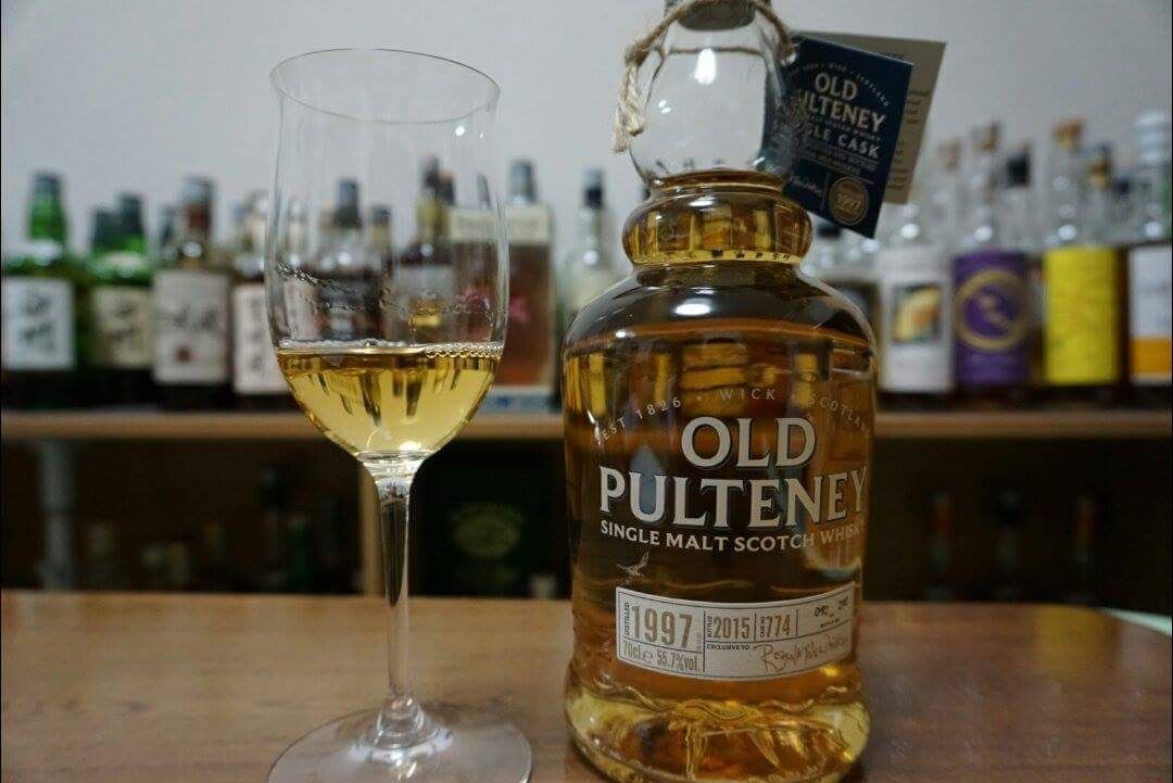 オールドプルトニー 18年 1997-2015 ロイヤルマイル 55.7 オールドプルトニー 18年 1997-2015 ロイヤルマイル 55.7