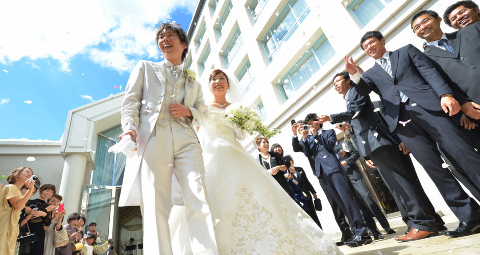 不幸な結婚式 新婦妹 ごめんなさい 号泣 一同 新郎 実は 新婦 どういうことよ なんとか言いなさいよ そのまま新婦が倒れると クリネックスニュース