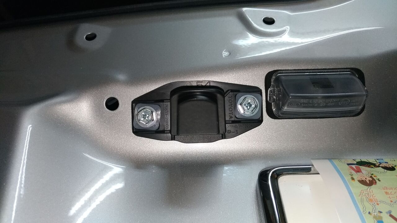 80系ノア Zrr80 にトヨタ純正車内配線を利用して 中国製バックカメラを取り付ける 還暦くりやん旅に出る