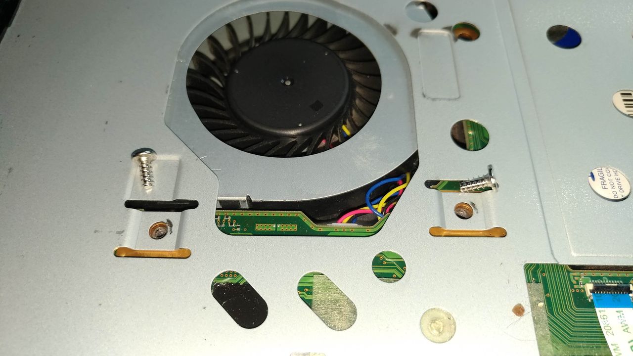 Fujitsu 富士通ノートPC FMVWJA2S57 をSSDに換装 : 還暦くりやん旅に出る