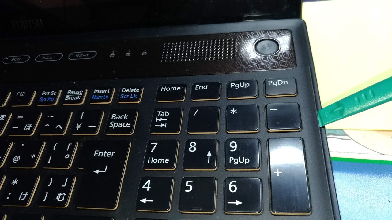 にしやん☆プロフ必見！ 爆速仕様 富士通ノートパソコン SSD にしやん☆プロフ必見！ 爆速仕様 富士通ノートパソコン SSD