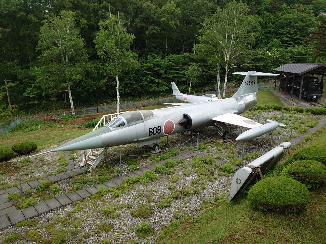 山の上のジェット戦闘機 F 104スターファイター ながのもこみち