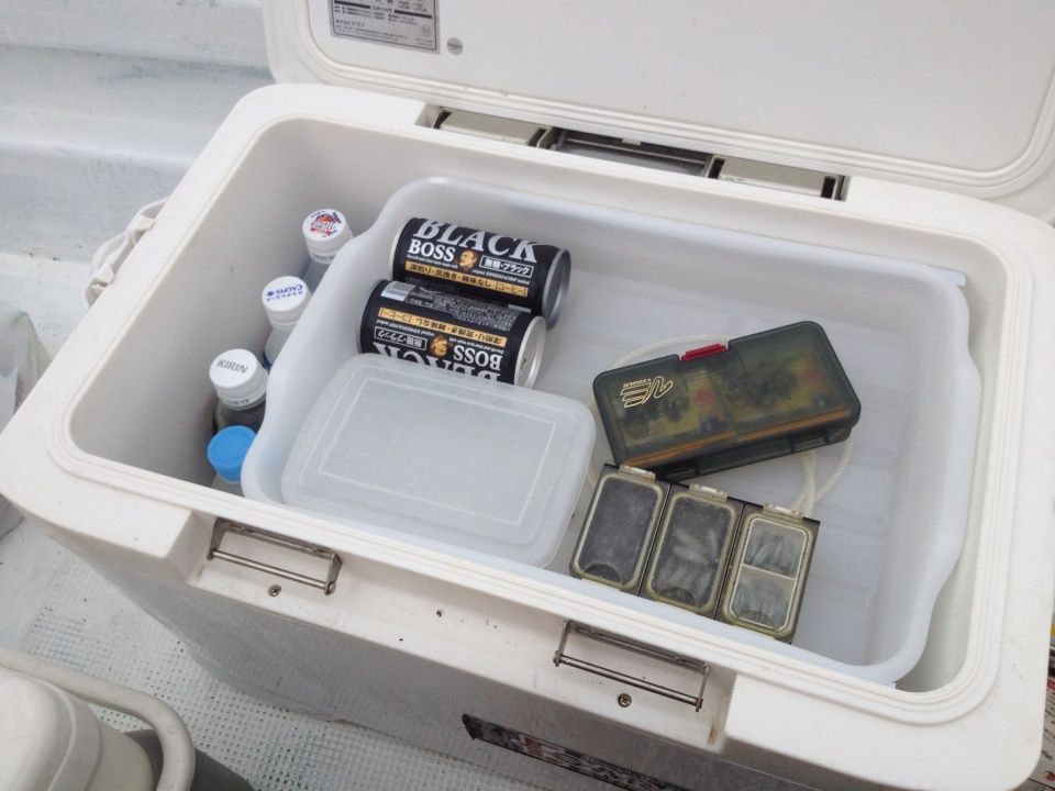 クーラーボックストレー 黒鯛 クロダイ釣り 沖釣り始めました クーラーボックストレー 黒鯛 クロダイ釣り 沖釣り始めました