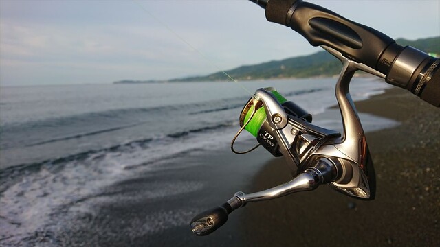 最近の釣り。西湘サーフで初めてのショアジギング。湾奥運河でののべ竿