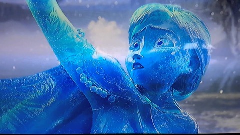 アナの氷像.ストロスの杖でもとに戻ると言われている