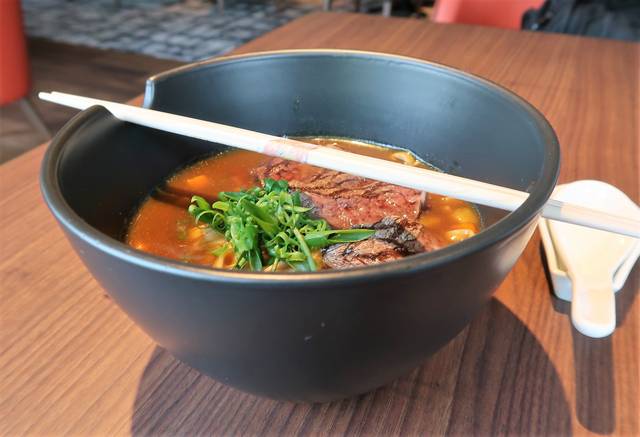ホテルでジャンク飯 ビーフステーキカレーラーメン Myplace Cafe Bar マイプレイス くろにゃんの孤高のグルメ だめだめダイエット