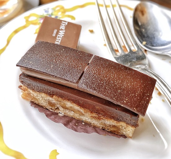 255C7548-44A6-4EF1-9CEF-B98998609A9F