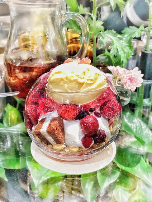 ＊*..Bloom Patisserie..＊. お花屋さんのスイーツ・タワー 都会のお花屋さんカフェでバラのスイーツ【青山フラワーマーケット