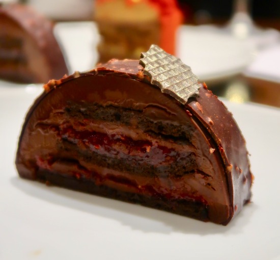 チョコ好きにはたまらないチョコレートのクリスマスケーキ ピエール マルコリーニ くろにゃんの孤高のグルメ だめだめダイエット チョコ好きにはたまらないチョコレートのクリスマスケーキ ピエール マルコリーニ くろにゃんの孤高のグルメ だめだめダイエット