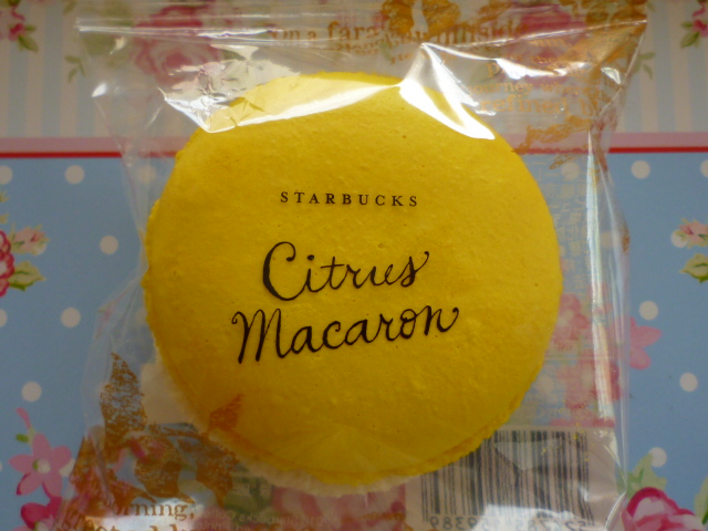 スタバのマカロン くろにゃんの孤高のグルメ だめだめダイエット スタバのマカロン くろにゃんの孤高のグルメ だめだめダイエット