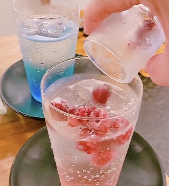 DD67B293-3FCC-4A04-B07A-5FE28EDBE9D7