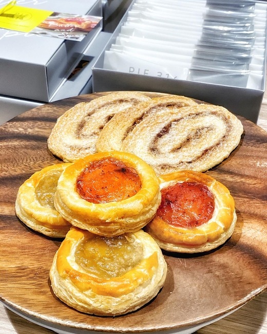 7EEC921D-C978-40A0-8AE9-554B90D0E1A0