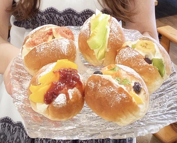 新作 マリトッツオフルーツサンド と旬の桃のパンケーキ 東北cafe Dining トレジオンポート 赤坂 くろにゃんのだめだめダイエット グルメと美と旅