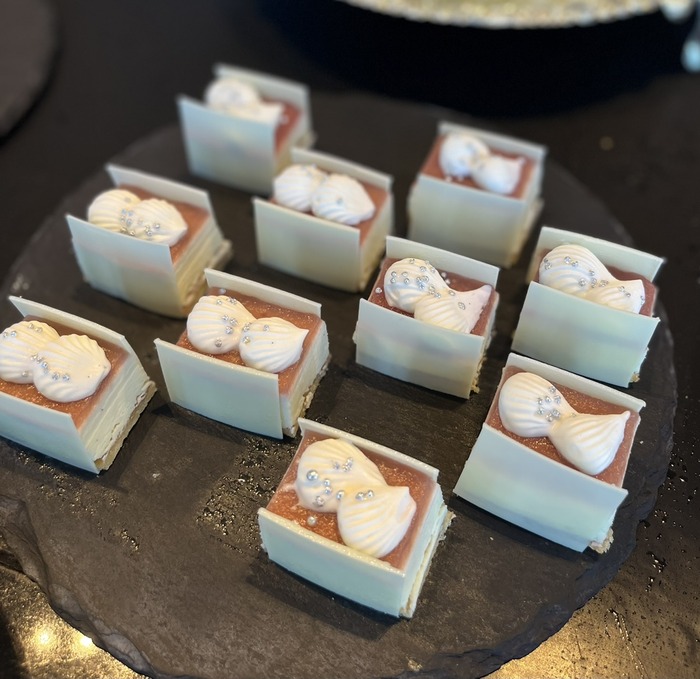 34BC4F85-5240-4909-B8EA-8FD00A181EA8