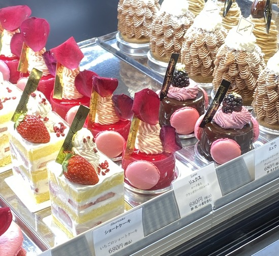 認定 クリスマスにいただいたのは華やかな女王様スイーツ パティスリー カメリア銀座 実食口コミブログ くろにゃんの孤高のグルメ旅 認定 クリスマスにいただいたのは華やかな女王様スイーツ パティスリー カメリア銀座 実食口コミブログ くろにゃんの孤高のグルメ旅