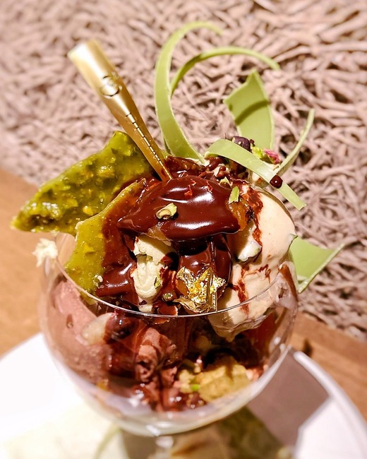 8EED5295-A74D-404A-8556-B72B409D5626