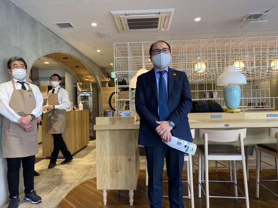 2B1F4990-7CE2-4A66-BA3C-E6762DFE1A17