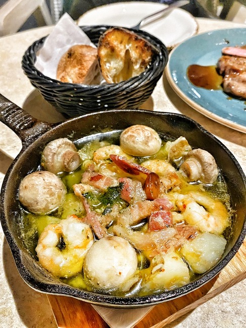 CAA161F5-D77A-45F6-A487-53D24C9D3054