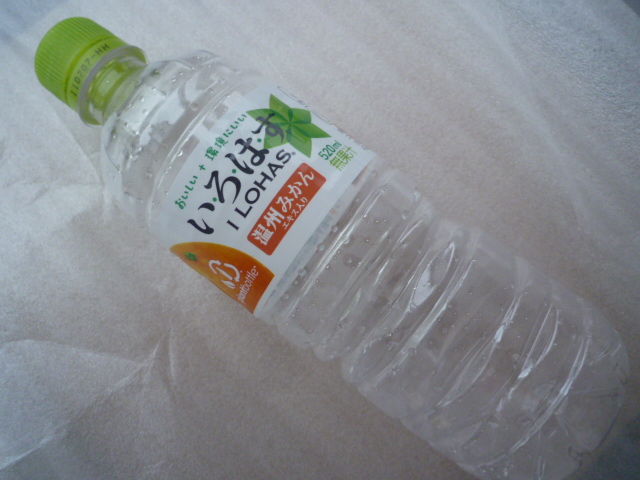 いろはす 温州みかん くろにゃんの孤高のグルメ だめだめダイエット いろはす 温州みかん くろにゃんの孤高のグルメ だめだめダイエット