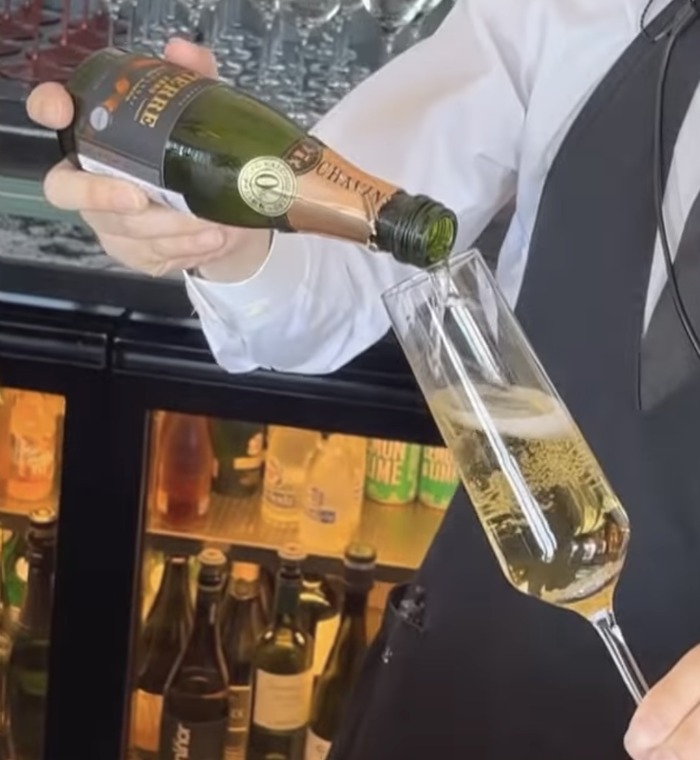 9D11EAFF-5B01-4A18-BCB2-1B14FFE30645