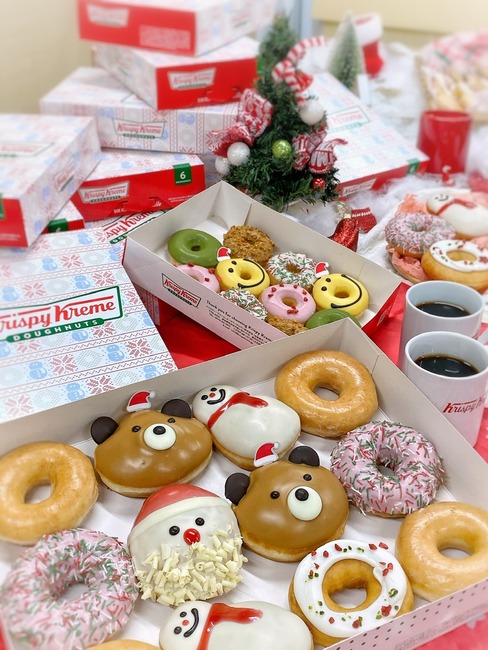 Happy Holiday予約は今から 11 11から期間限定のドーナツ登場 クリスピークリームドーナツ 実食クチコミブログ くろにゃんの孤高のグルメ だめだめダイエット Happy Holiday予約は今から 11 11から期間限定のドーナツ登場 クリスピークリームドーナツ 実食クチコミブログ くろにゃんの孤高のグルメ だめだめダイエット