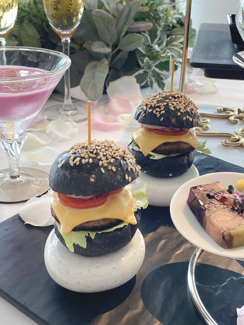 18954086-C8B7-4669-9FF3-76838D83ED4C