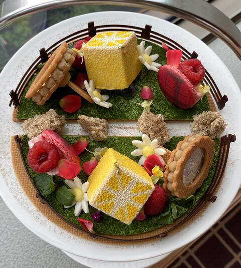 速報 アフタヌーンティーのレベルを超越した見事な英国式庭園 インペリアルラウンジ アクア 帝国ホテル 実食口コミブログ くろにゃんの孤高のグルメ だめだめダイエット