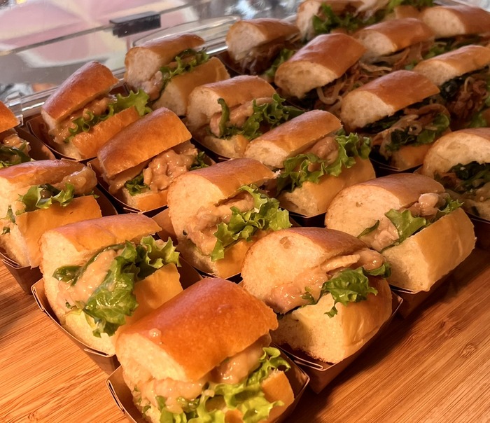 6DE81FA9-A078-490C-85F9-09F50B9536EB