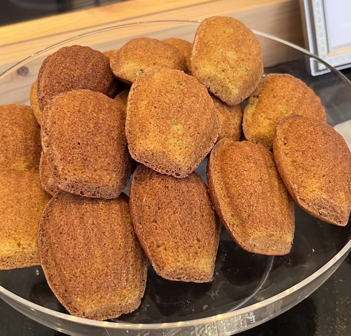 B4E9E30C-6A84-4AE0-B961-F2AEC2607E28