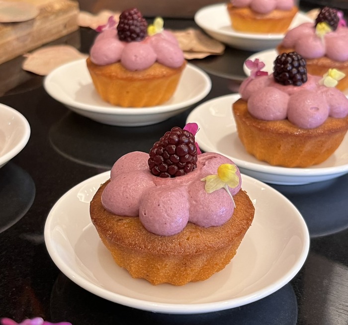 648995CD-351E-4F24-A858-660F08B8611C