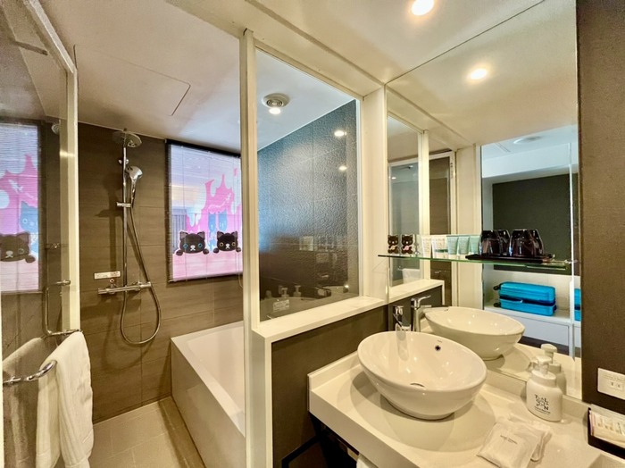 ADFEC416-CED3-41A5-9093-B8DC31ADB465