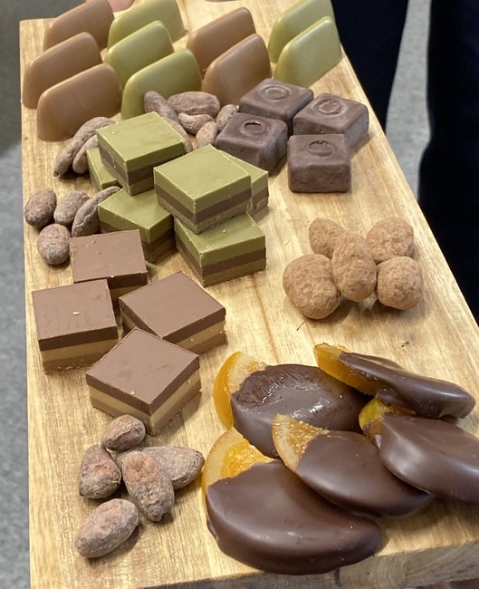 金のスプーンで味わう口どけのチョコレートがsnsでバズり中 Vestri ヴェストリ 実食口コミブログ くろにゃんの孤高のグルメ だめだめダイエット