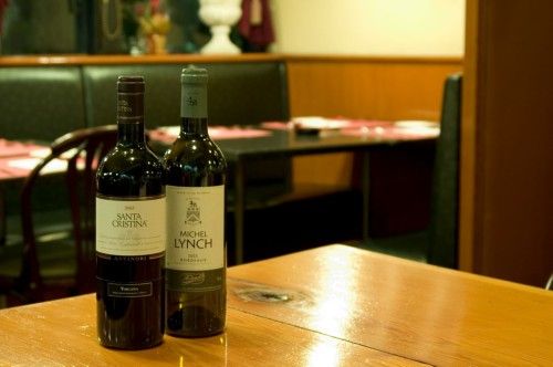 こいつは奢りだ、遠慮なく飲みな