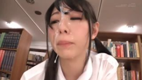 【あおいれな】図書室で声を押し殺すサイレントセックスでザーメンをぶっかけられる清純系美人娘女子高生がくっそかわゆい件www