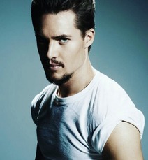 Alexander Dreymon 4