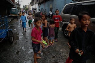 Philippines kids in the street 1