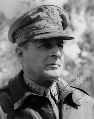 Douglus MacArthur 1
