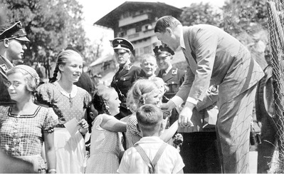 Hitler & kids 1