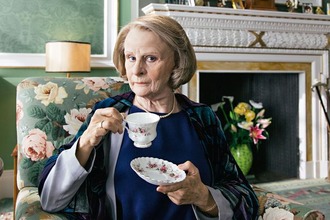 Tracey Ullman as Maggie Smith 02