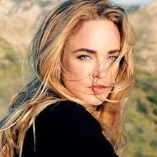 Caity Lotz 11