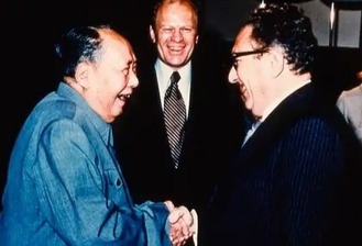 Henry Kissinger & Mao 1213