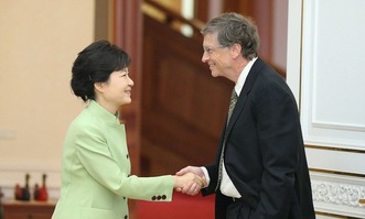 Korean hand shake Bill Gates