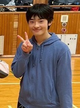 悠仁　大学一年生　バドミントン