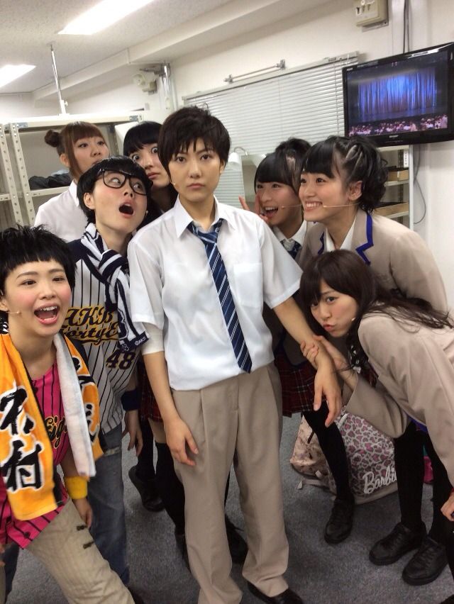 Akb48 宮澤佐江 24 バリカンで頭を刈り上げベリーショートに かっこいい と反響 黒マッチョ速報