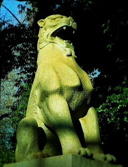 靖国神社の狛犬阿吽像 カフヱー花園 靖国神社の狛犬阿吽像 カフヱー花園